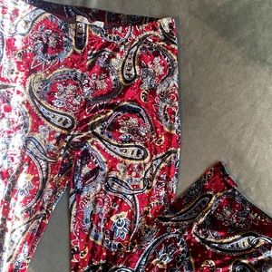 ❤️Red Velvet Paisley yoga pants